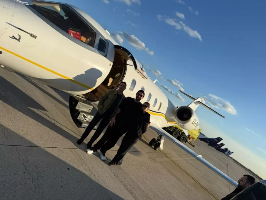 didem-soydan-ve-oncu-sonmez-ozel-jetle-londra-ya-19084536_2807_amp Private Jet Getaway to London: Didem Soydan and Öncü Sönmez’s Luxurious Trip!